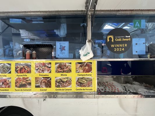 Mariscos Jalisco by null
