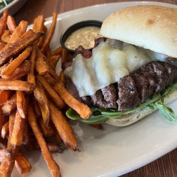 Diamondback Grill - Steak sandwich and sweet potato fries - Wine Bars Near Me - Sonora, California