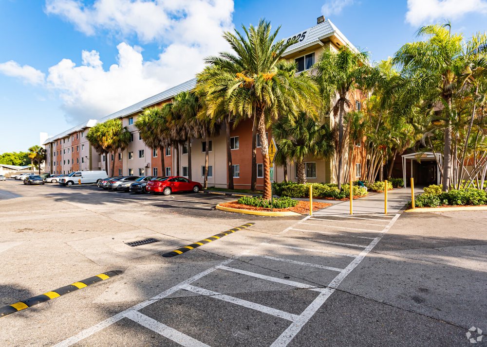 CUTLER GARDENS APARTMENTS Updated August 2024 13 Photos 10820 SW