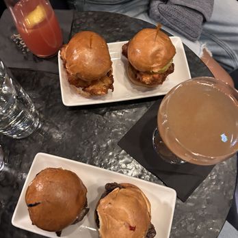 Chicago Magic Lounge - Magicians Near Me - Chicago, Illinois