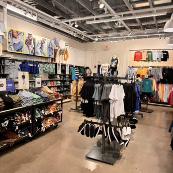 Old Navy Outlet - Men's Clothing Near Me - Central Valley, New York
