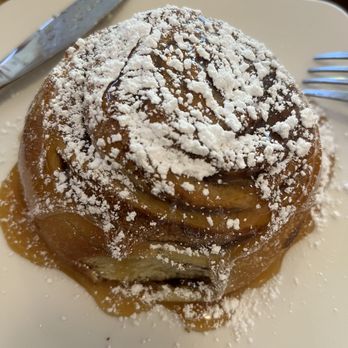 5 Spot - Cinnamon roll yum - American Near Me - Seattle, Washington