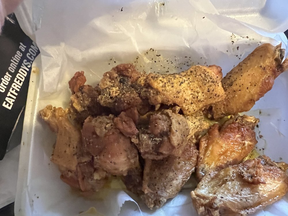Food from Freddy's Wings and Wraps