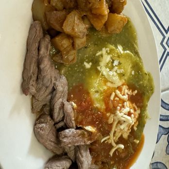 Kaffee Haus - Divorced eggs with skirt steak- and delicious potatoes - Breakfast & Brunch Near Me - Puerto Peñasco, SON