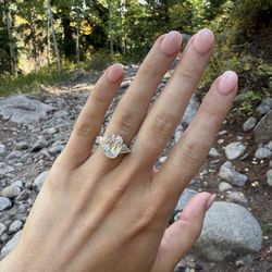 Bella Bijou Fine Jewelry - Engagement ring on woman's hand