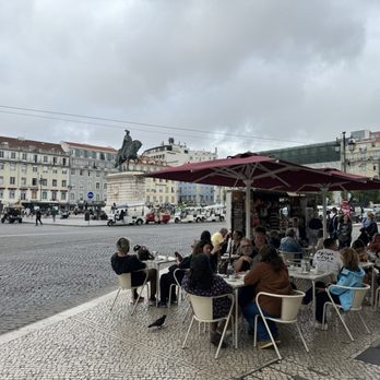Confeitaria Nacional - Careful with the attack pigeons! - Bakeries Near Me - Lisbon, 11 Confeitaria Nacional - Careful with the attack pigeons! - Bakeries Near Me - Lisbon, 11