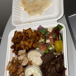 Pasha Shish Taouk - Mixed plate.