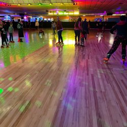 Magic Wheels Fun Center - Skating rink floor