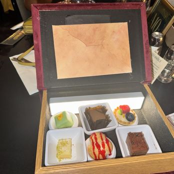 Magic & Wonder Theater - Dessert with the premium package - Magicians Near Me - Paradise, Pennsylvania Magic & Wonder Theater - Dessert with the premium package - Magicians Near Me - Paradise, Pennsylvania