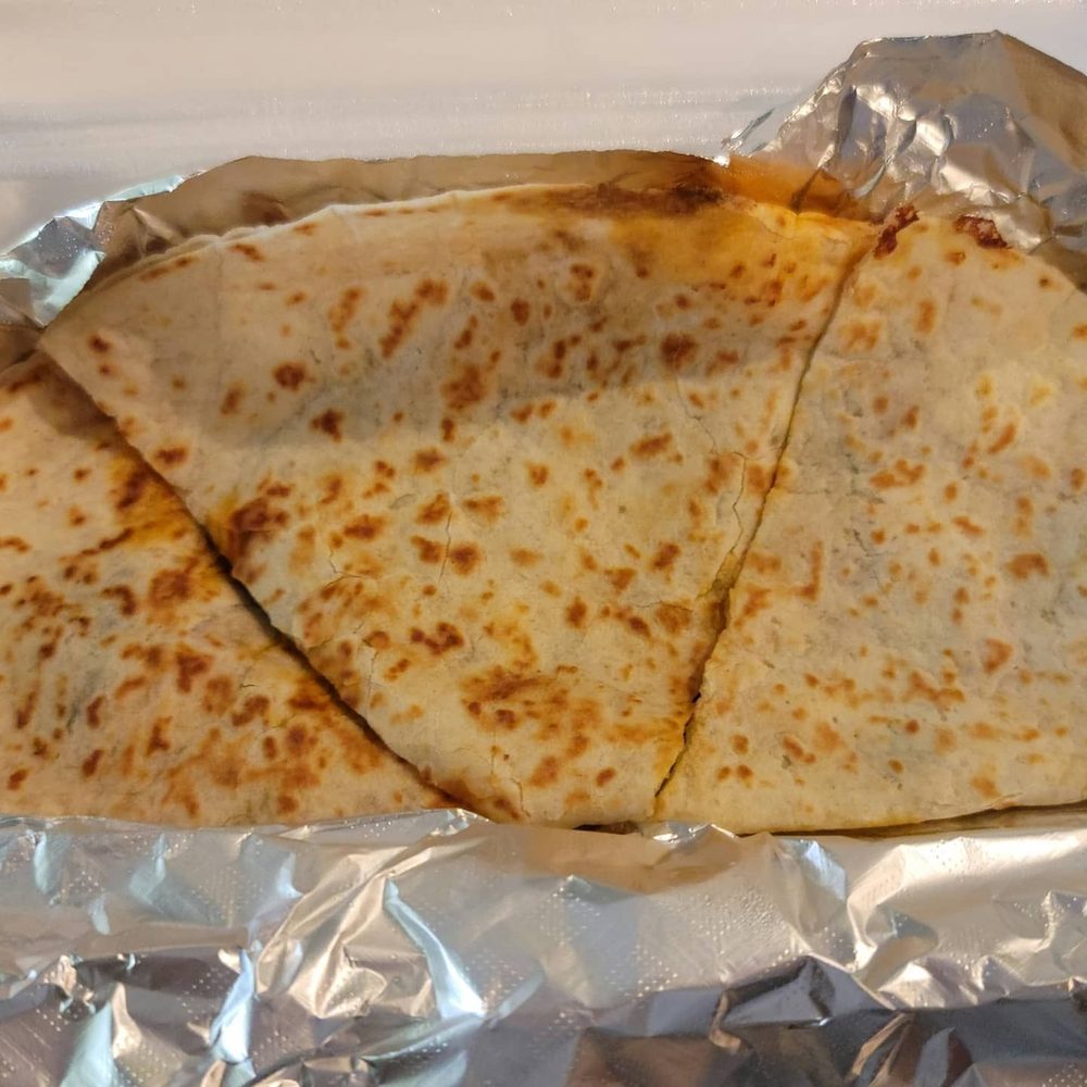 El Comalapa - Chicken and cheese quisadilla - Food Trucks Near Me El Comalapa - Chicken and cheese quisadilla - Food Trucks Near Me