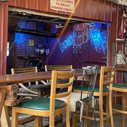 Red's True Barbecue - The stage!