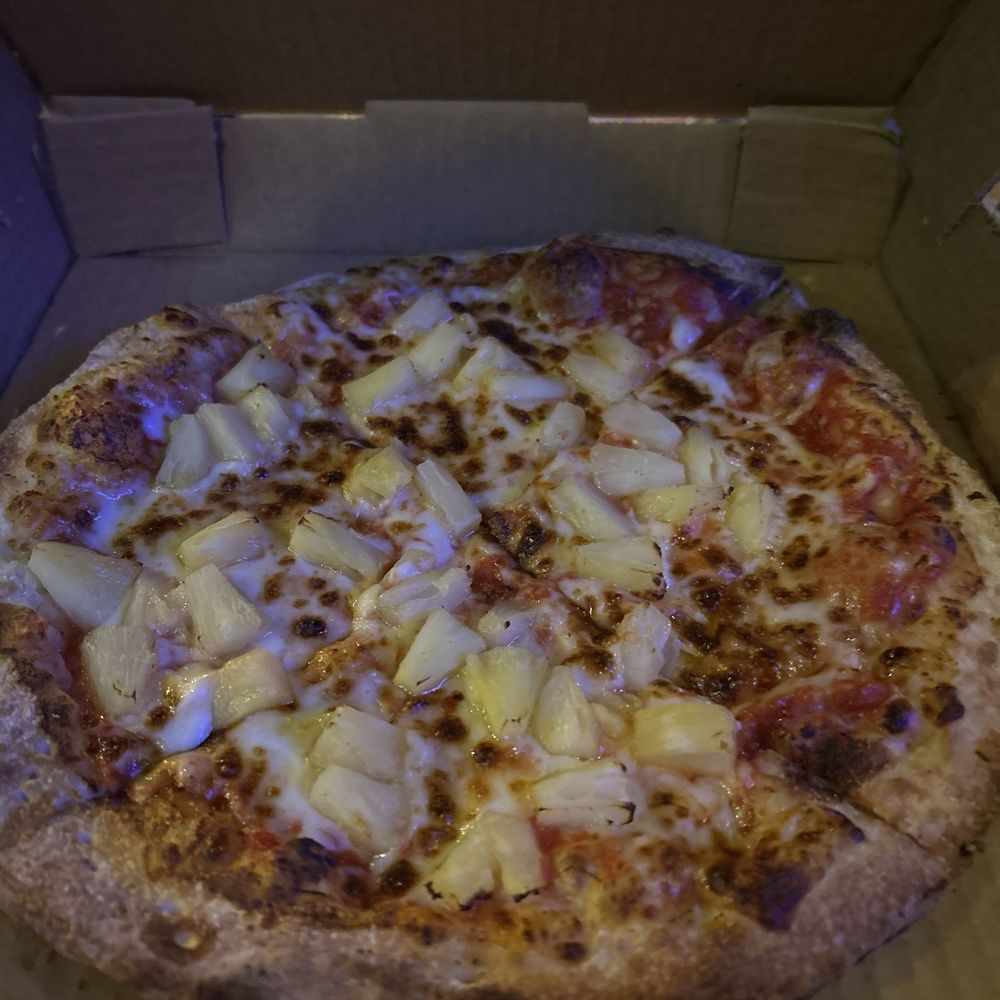 Pineapple and cheese pizza