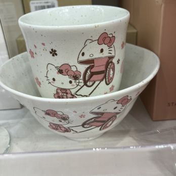 Elizabeth Center Gift Shops - Gift Shops Near Me - New York, New York