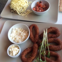 Bochinches Lounge - Mandocas and arepa