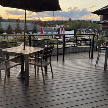 Maynard's - patio and lawn - New American Near Me - Silverdale, Washington