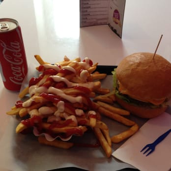 Stuggi Burger - Cheggburger und Pommes "NORMAL" - Burgers Near Me - Stuttgart, BW Stuggi Burger - Cheggburger und Pommes "NORMAL" - Burgers Near Me - Stuttgart, BW