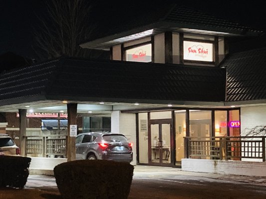 Sun Shui Asian Kitchen & Sushi by null