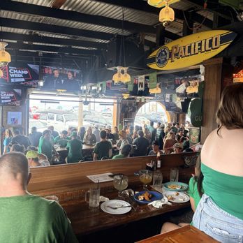 Mutt Lynch's - Inside - Pubs Near Me - Newport Beach, California
