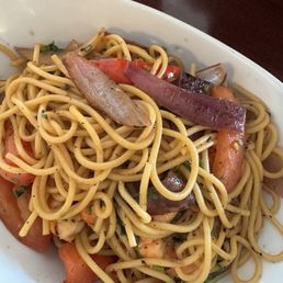 Tallarin Saltado de Camarones Tallarin Saltado de Camarones