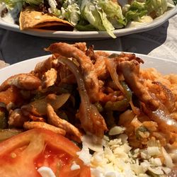 Mariscos El Pacifico - Chicken fajitas, rice and beans, guac and sour cream lunch special
