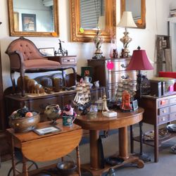 Goldy’s Attic & Estate Liquidation - Wall Mirrors, lamps, old Knick knacks
