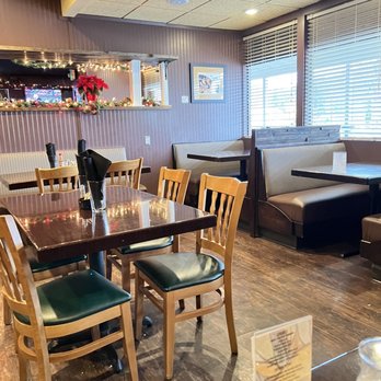 Carnation Cafe & Lounge - the dining area - Steakhouses Near Me - Carnation, Washington