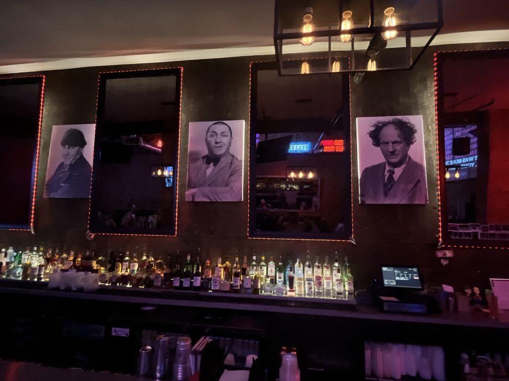 Moe & Curly's Logo