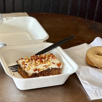 Palermo - Blended elephant chai tea with almond milk, carrot cake bar, and gluten free vegan maple donut - Coffee & Tea Near Me - Ventura, California Palermo - Blended elephant chai tea with almond milk, carrot cake bar, and gluten free vegan maple donut - Coffee & Tea Near Me - Ventura, California