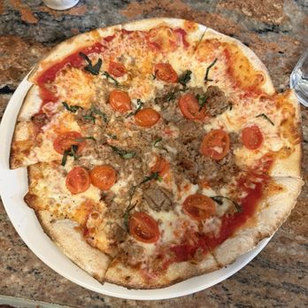 Bernini - Salsiccia Pizza (sausage pizza with tomatoes) sooo good - Italian Near Me - Tampa, Florida Bernini - Salsiccia Pizza (sausage pizza with tomatoes) sooo good - Italian Near Me - Tampa, Florida