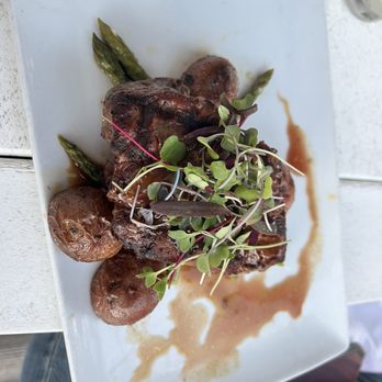 Boathouse - Sirloin with asparagus and potatoes - Breakfast & Brunch Near Me - Stuart, Florida
