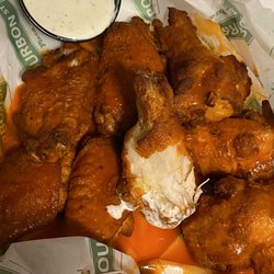 Bourbon St Pizza - Buffalo wings with ranch( I bit it).