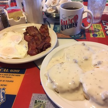 Kalico Kitchen - Biscuits and gravy Hait is over easy and bacon - Breakfast & Brunch Near Me - Spokane, Washington