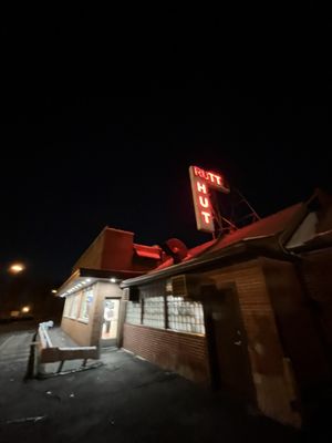 Rutt's Hut by null