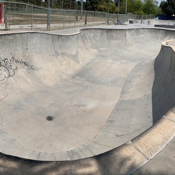 Belvedere SkatePark - Front pool - Skate Parks Near Me - Los Angeles, California Belvedere SkatePark - Front pool - Skate Parks Near Me - Los Angeles, California