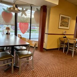 Eat'n Park - Seating area