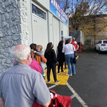 Anna's Seafood - Christmas Eve Eve line for goods! - Seafood Markets Near Me - Petaluma, California Anna's Seafood - Christmas Eve Eve line for goods! - Seafood Markets Near Me - Petaluma, California