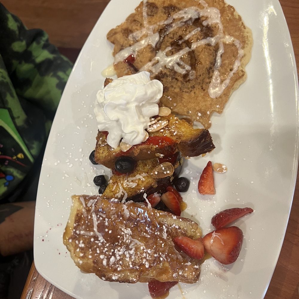 Broken Yolk Cafe - Trio pancakes - Breakfast & Brunch Near Me - Mesa, Arizona Broken Yolk Cafe - Trio pancakes - Breakfast & Brunch Near Me - Mesa, Arizona