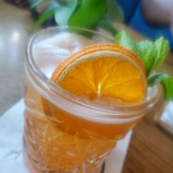 44 & King - a glass of iced tea with a slice of orange - Pubs Near Me - Myrtle Beach, South Carolina