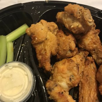 Roque Pub - Light butter Garlic chicken wings - Pubs Near Me - Orlando, Florida Roque Pub - Light butter Garlic chicken wings - Pubs Near Me - Orlando, Florida