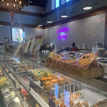 Deerfields Bakery - Bakeries Near Me - Buffalo Grove, Illinois