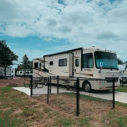 Great Escapes RV Park Austin Oaks - RV Site with Doggie Den