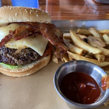 Lulu's Waikiki - Burgers Near Me - Honolulu, Hawaii Lulu's Waikiki - Burgers Near Me - Honolulu, Hawaii