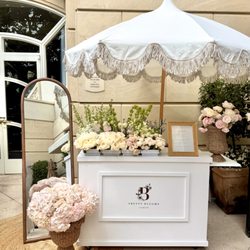 Pretty Blooms Flower Bar service for your event.