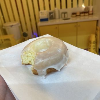 Friendly Donuts - Gluten friendly vanilla donut - Donuts Near Me - Orange, California Friendly Donuts - Gluten friendly vanilla donut - Donuts Near Me - Orange, California