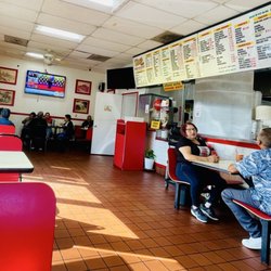 Dining area, comfortable booths