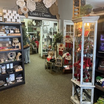 Trinkets & Treasures - Some of the displays with unique gifts you'll find here - Flowers & Gifts Near Me - Kingsburg, California Trinkets & Treasures - Some of the displays with unique gifts you'll find here - Flowers & Gifts Near Me - Kingsburg, California