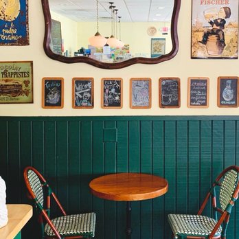 Le Gamin - Inside seating - French Near Me - Sharon, Connecticut
