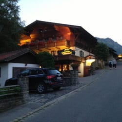 Hotel Zugspitzblick - Eingangsbereich in der Abenddämmerung