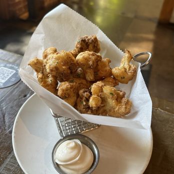 Fieldwork - Crispy cauliflower with lemon aioli sauce - Breweries Near Me - Sacramento, California