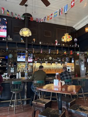 The Avenue Pub by null